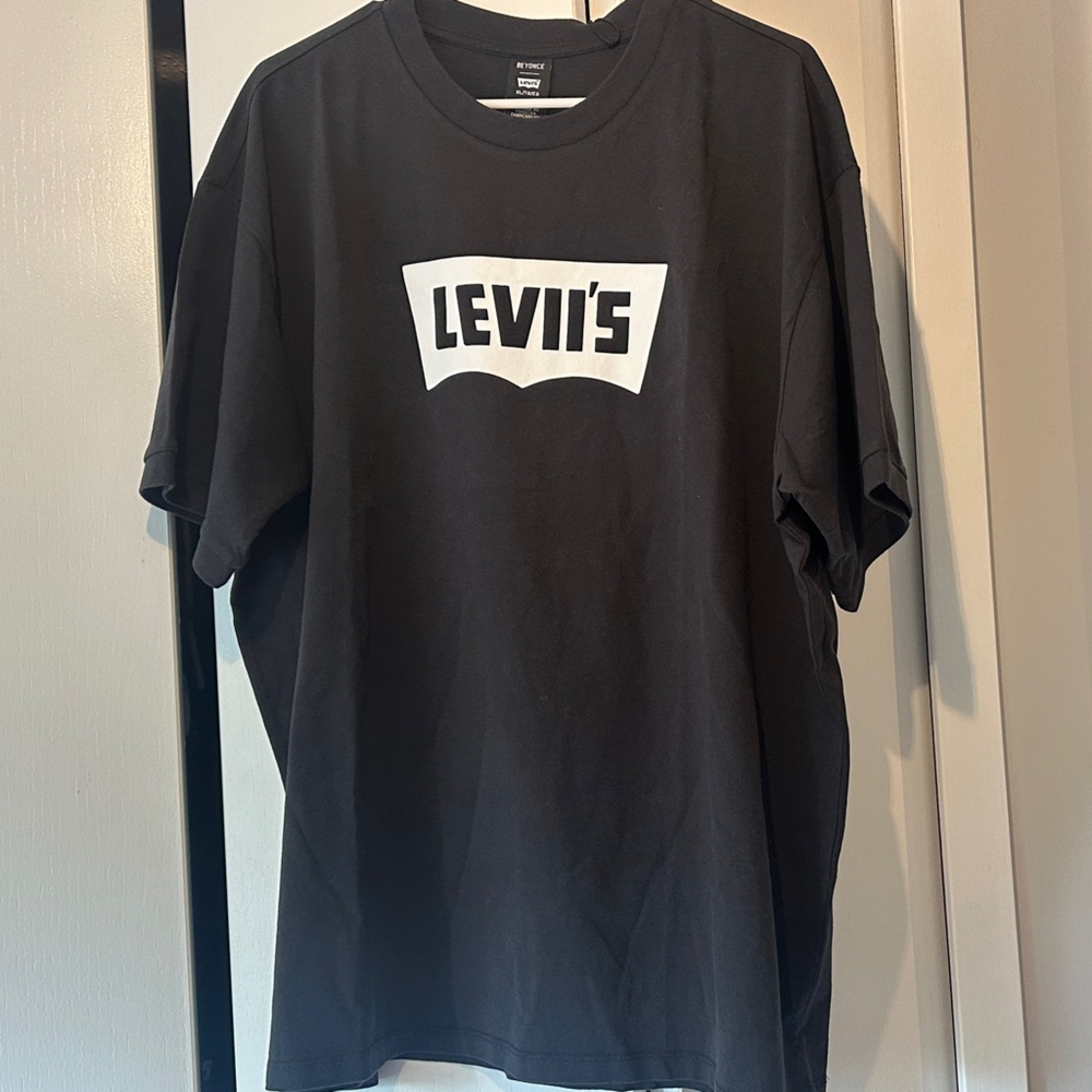 Levi's Classic Black Short Sleeve Tee